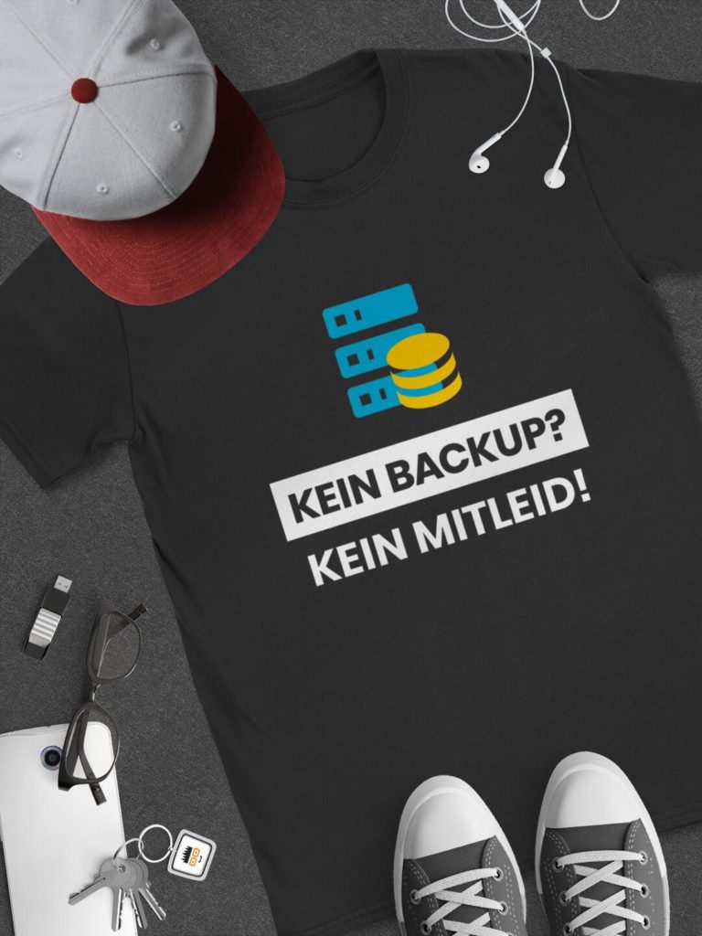 Abbildung zeigt Shirt mit der Aufschrift „Kein Backup? Kein Mitleid!“ von Evergeek
